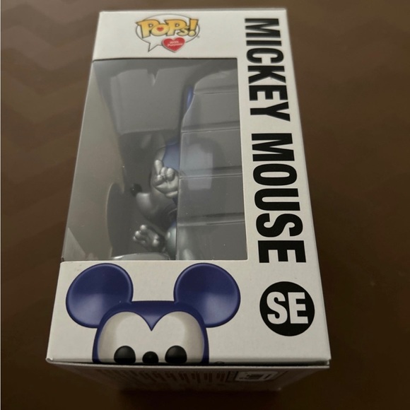 Funko Pop! Disney Mickey Mouse box lunch exclusive - Picture 2 of 5